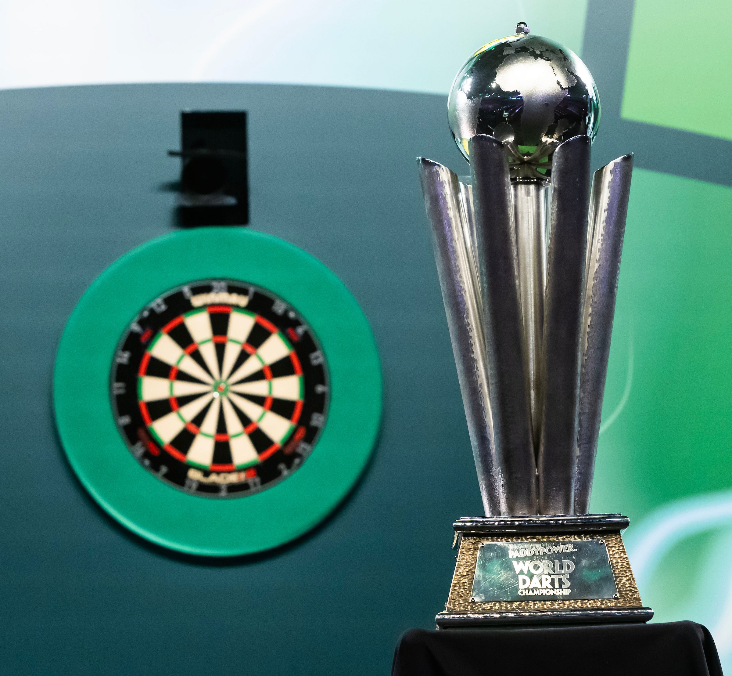 Winmau Blade 6 Triple Core Dartboard - Official PDC